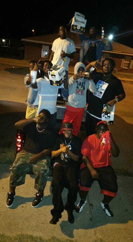 1YungShoota's tweet photo. Booling with my Bros https://t.co/51Gc1JOWqK
