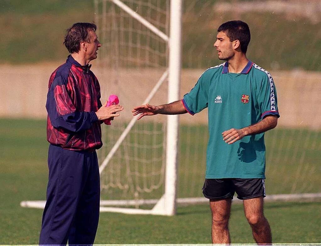 Mohamdinho's tweet photo. #كرويف 💔
سيقف الكامب نو اليوم في الدقيقه 14 تصفيقا له والوقوف معاه لتخطي مرضه
#برشلونة
#AnimoCruyff https://t.co/4zLxFnDqux