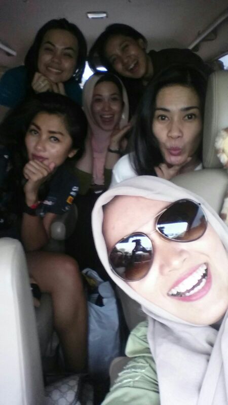 Fun time with <a href="/IkkeNurjanah/">Mysteriously Unnamed</a> <a href="/GabbyPareira/">gabrielle_pareira</a> <a href="/RatnaAnjani/">Ratna Anjani</a> <a href="/ElvyZubay/">yHoLaN</a> <a href="/NongNiken/">Nong Niken</a>