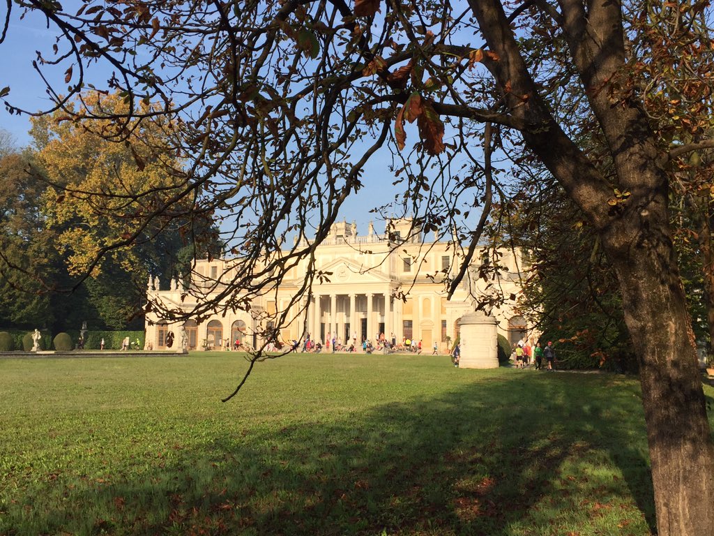 TDSTiming's tweet photo. Villa Pisani aperta per @Venicemarathon 2015! #tdstiming @GarminItaly @ASICSItalia @EnervitSport https://t.co/utLpiNoCQw