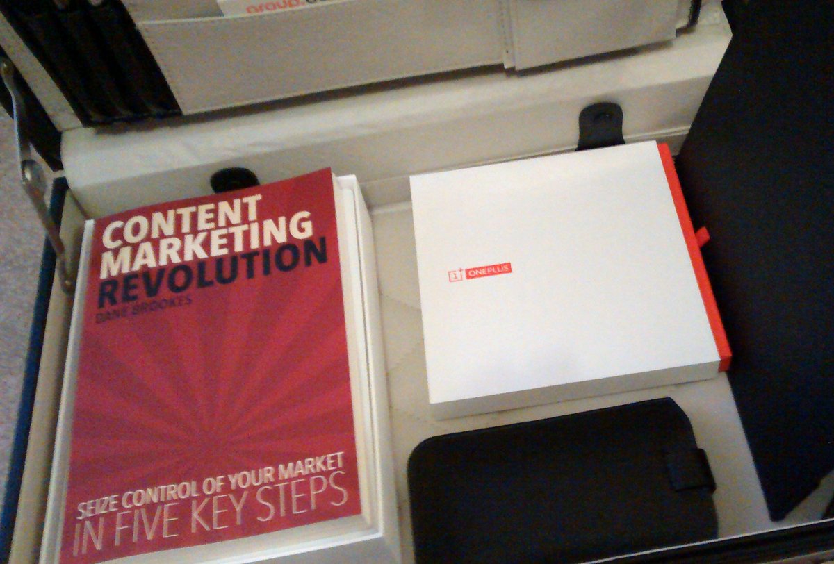 DaneBrookes's tweet photo. Today, I'm a travelling book salesman with #contentmarketing revolution https://t.co/pmr68BbeA1 #cmrev https://t.co/fXAywcklmM