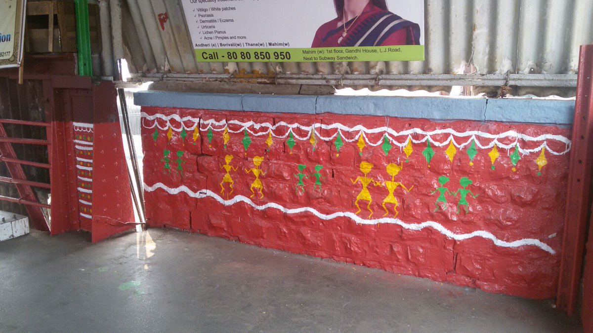 drmbct's tweet photo. @sureshpprabhu @RailMinIndia @WesternRly  #MatungaRdRlyStn Waarli...traditional wall painting of Maharashtra https://t.co/50iBYYgDtC