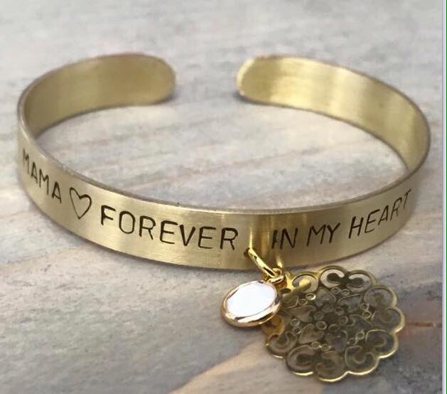 ElDiva1's tweet photo. Wordt #verloot armband met jou tekst kies zelf wat erin komt en welke bedel je wilt #volg #retweet #eldiva https://t.co/HalE6yIyq6