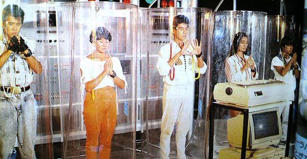 五郎丸のポーズってもしかして光戦隊マスクマンのオーラパワーの真似し