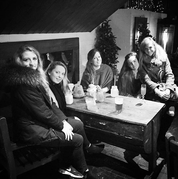 EmilyLSwift's tweet photo. Such a wonderful evening back with some the girls 🍸🍾 https://t.co/dxW2Wg38yW