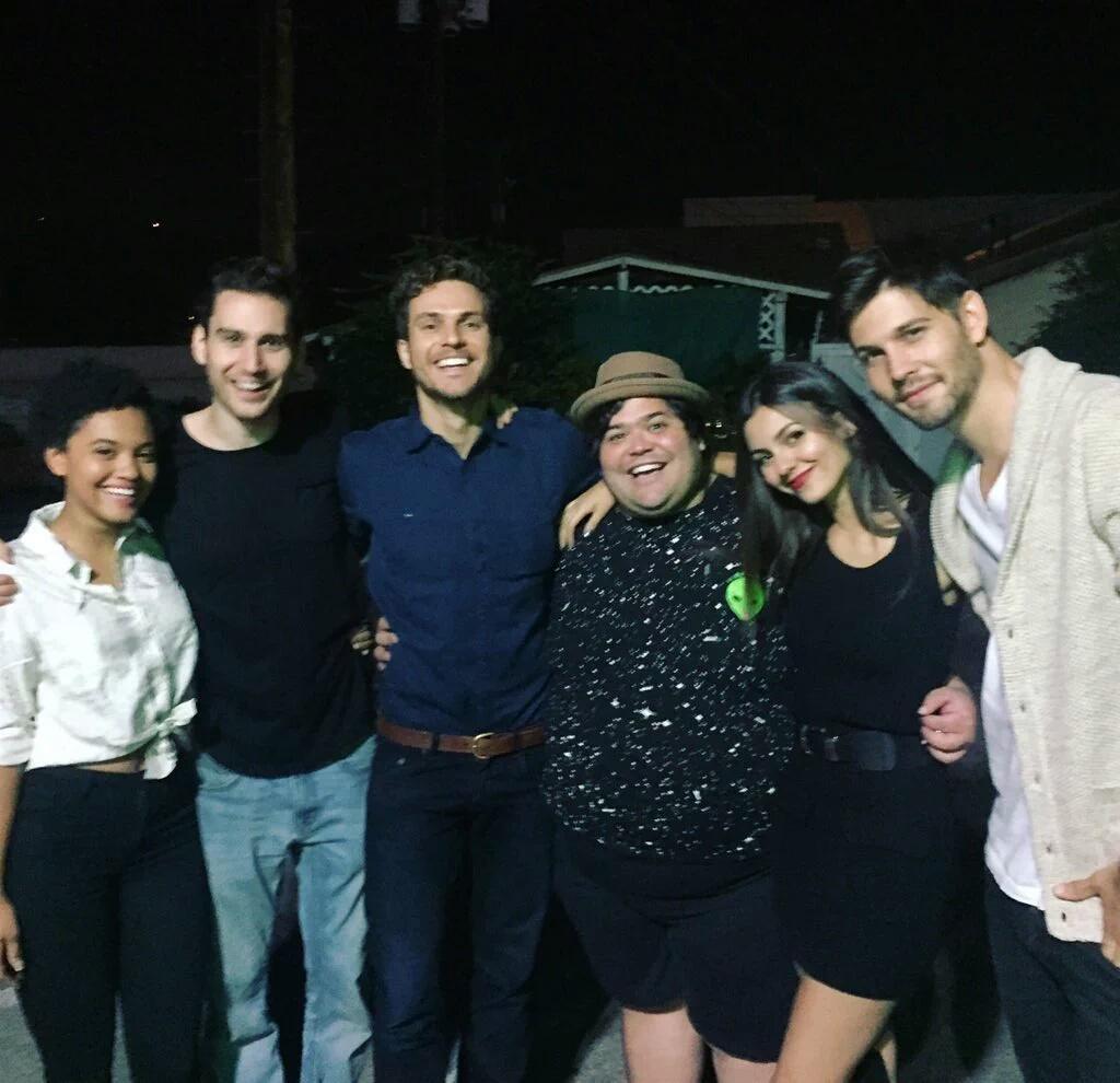 EyeCandyFrance's tweet photo. #PHOTO Le cast hier ❤ https://t.co/HMrrEhqRMX