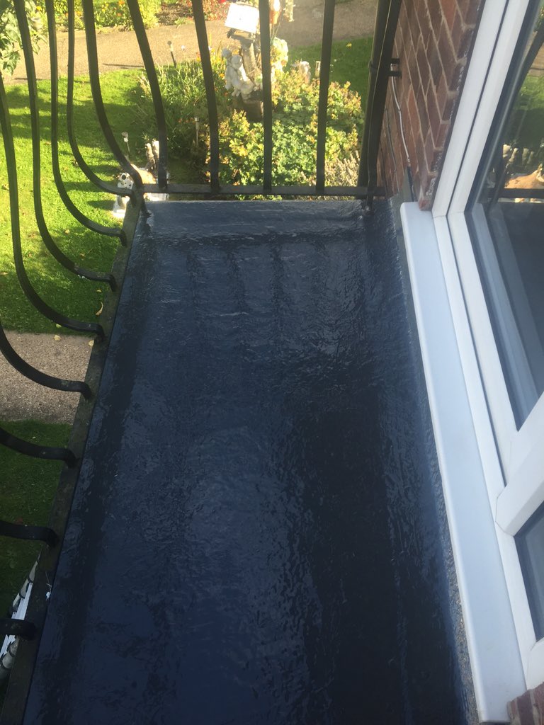 cwilsonroofing's tweet photo. New fibreglass balcony we have done in the busy last few weeks #balcony #fibreglass #grp #flatroof https://t.co/jYGfc2lb4t