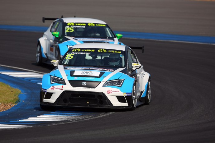 TCRSeriesRu's tweet photo. Комини вернул себе лидерство в чемпионате #TCRIntl #TCRSeries #TCRSeriesRu https://t.co/4MqqrSk0WZ @stefanocomini25 https://t.co/k5nj42YsHH