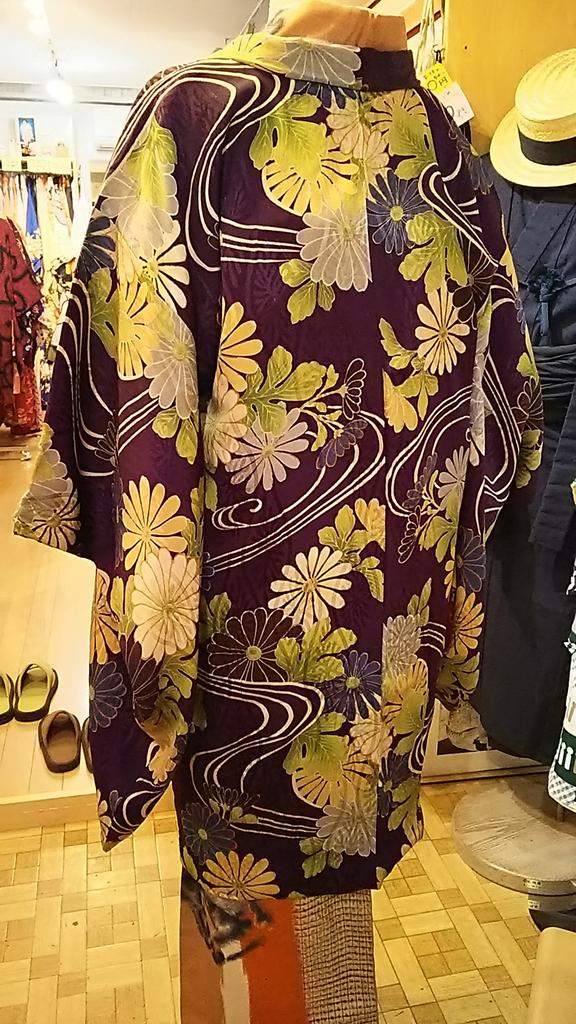 kimono_kanno's tweet photo. ブログ更新しましたm(．．*)mアンティーク長羽織り～昭和初期の地紋入り縮緬～ : ぶどうの木の小りす https://t.co/fl2Hk4WUXA https://t.co/I4KY4RYhEJ