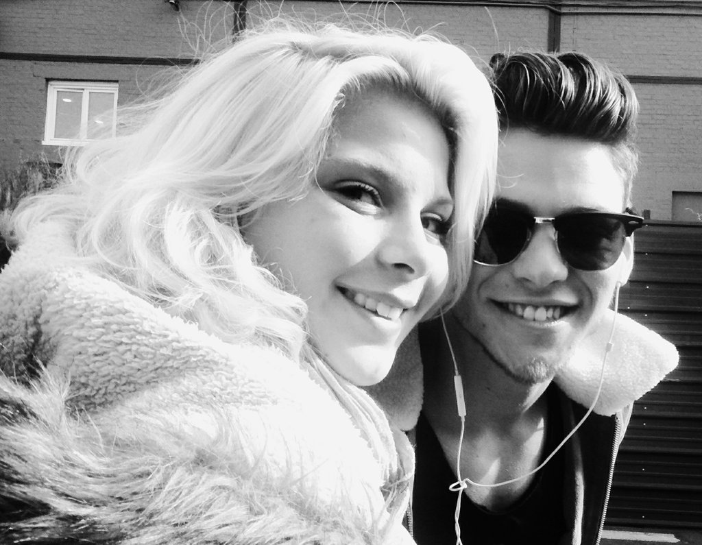 ConstanceMass16's tweet photo. @BensettiRayane Mon chouchou , a cannes tu l'aura ta boite de ferrero 
Je t'aime
#tamadameferrero 
😍😘💘 https://t.co/FMBE0q4cXk