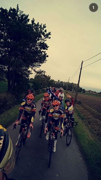 FienDelbaere's tweet photo. Yesterday's kissypuppy ride with some teamies!💪🚲 @teamTSVLA #charity #teamfris https://t.co/39WBXPafUH