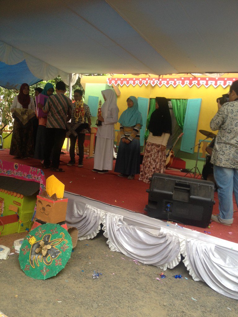 sekali lagiii selamat yaa untuk para peserta lomba kaligrafi tingkat SMA 😊