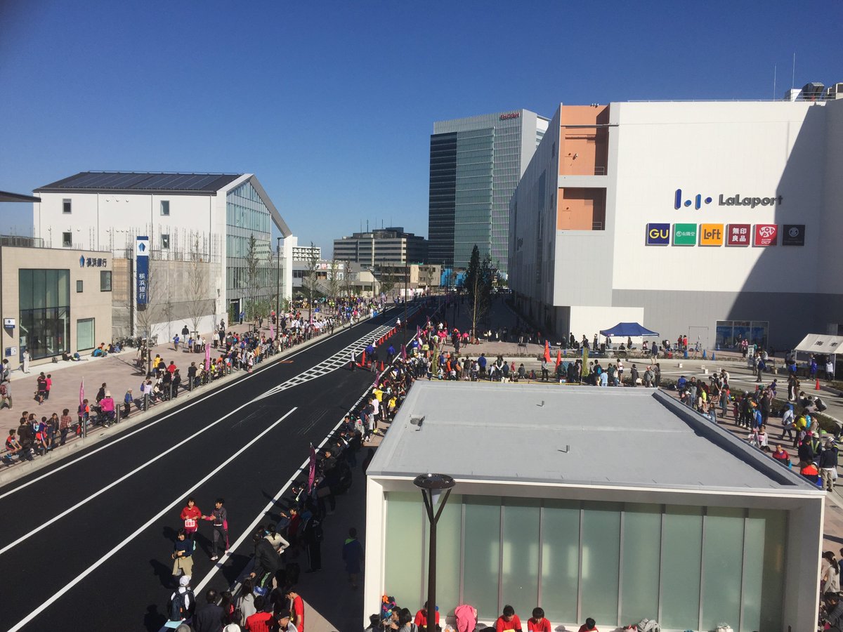 今日の海老名駅西口のマラソン大会の様子です！
朝からかなりの賑わいですね～