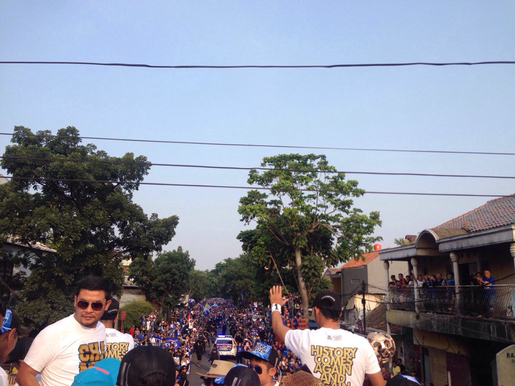 infobandung's tweet photo. RT @relawan_bdg: Rombongan pawai sudah di kawasan Rajawali. https://t.co/lfxuxkfExh