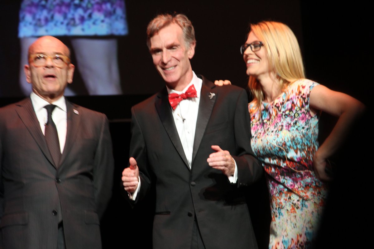 liamkennedy's tweet photo. #Planetary35 @JeriLRyan and @RobertPicardo with the #hologram @BillNye (or so THEY think) 3/3 @exploreplanets https://t.co/WhzHNu2JGO