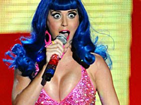 Het moment dat <a href="/katyperry/">KATY PERRY</a>​ ontdekt dat ze vandaag een jaartje ouder wordt! #HappyBDAYKatyPerry