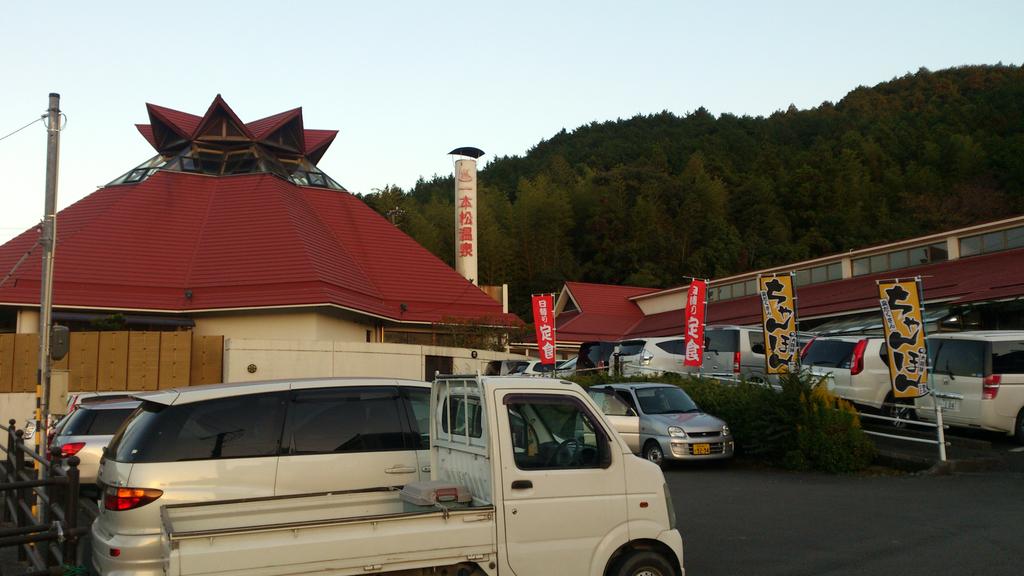 aritel's tweet photo. 宿毛駅に着いたあと、汗を流すために一本松温泉まで路線バスで遠征中。行って帰って約1500円。宿毛市街に銭湯が欲しいねぇ。これはこれで快適だけれども！ https://t.co/wJ58vzn1vr
