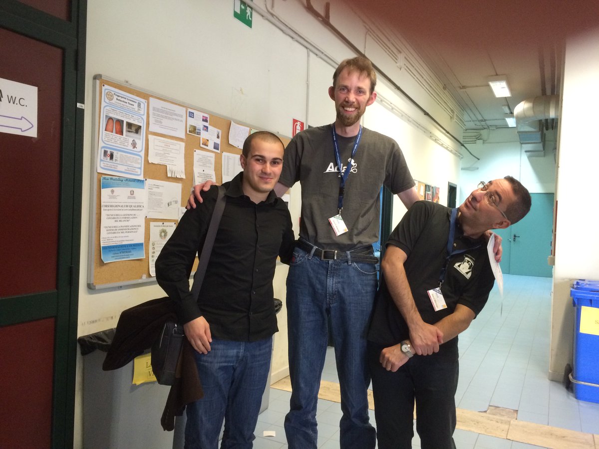 brontolinux's tweet photo. At the #LinuxDay in #Cagliari there is always someone that will make you feel small... ;-) #LinuxDay2015 https://t.co/yWIpmja9VP