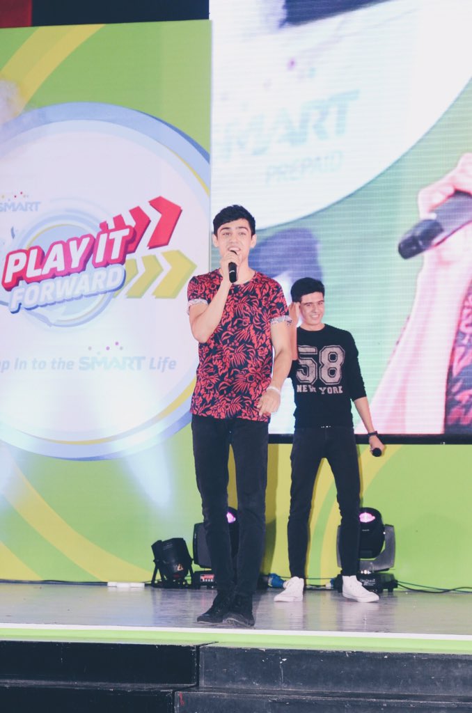 PerkinsTwins's tweet photo. Fun time at the #SmartPlayItForward event earlier in Laguna! π https://t.co/dIw9k1I8PZ