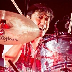 今日はスピッツのドラマー﨑山龍男48歳の誕生日！おめでとう！ すげー