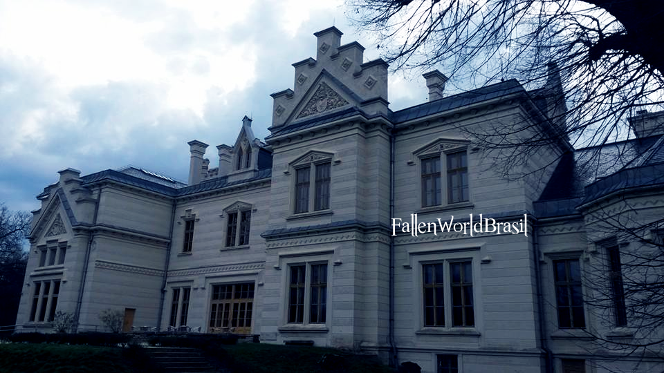 dailyharrisonbr's tweet photo. Fotos do set de "Fallen" via @FallenWorldBR. #HarrisonGilbertson #FallenCast #FallenMovie #LaurenKate #CameronBriel https://t.co/NvWWYZdTKi
