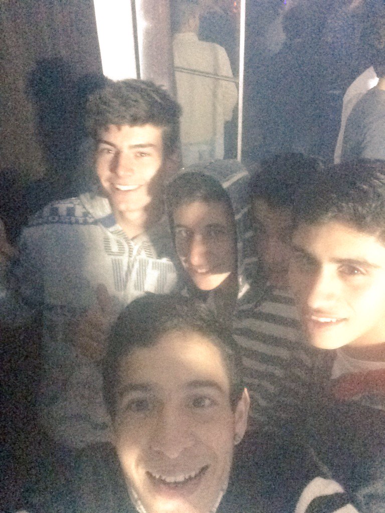 GabiGuerra18's tweet photo. Anoche con los gurices #Fiesta🎉 #TwoBlack #AiguáCity 🎶🌌🍻 https://t.co/qgysJC59sD