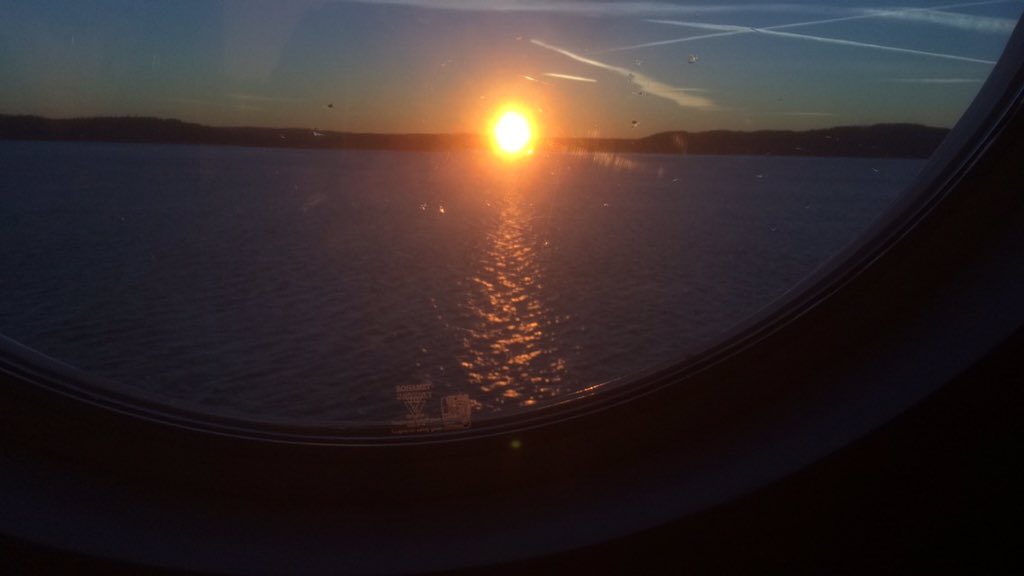 T_Dog_official's tweet photo. Letzte Woche auf der @colorline_de gewesen, Wundervoller Sonnenaufgang! #Kiel #Oslo #colorline #travel #Lifestyle https://t.co/iMJp2S8r9p