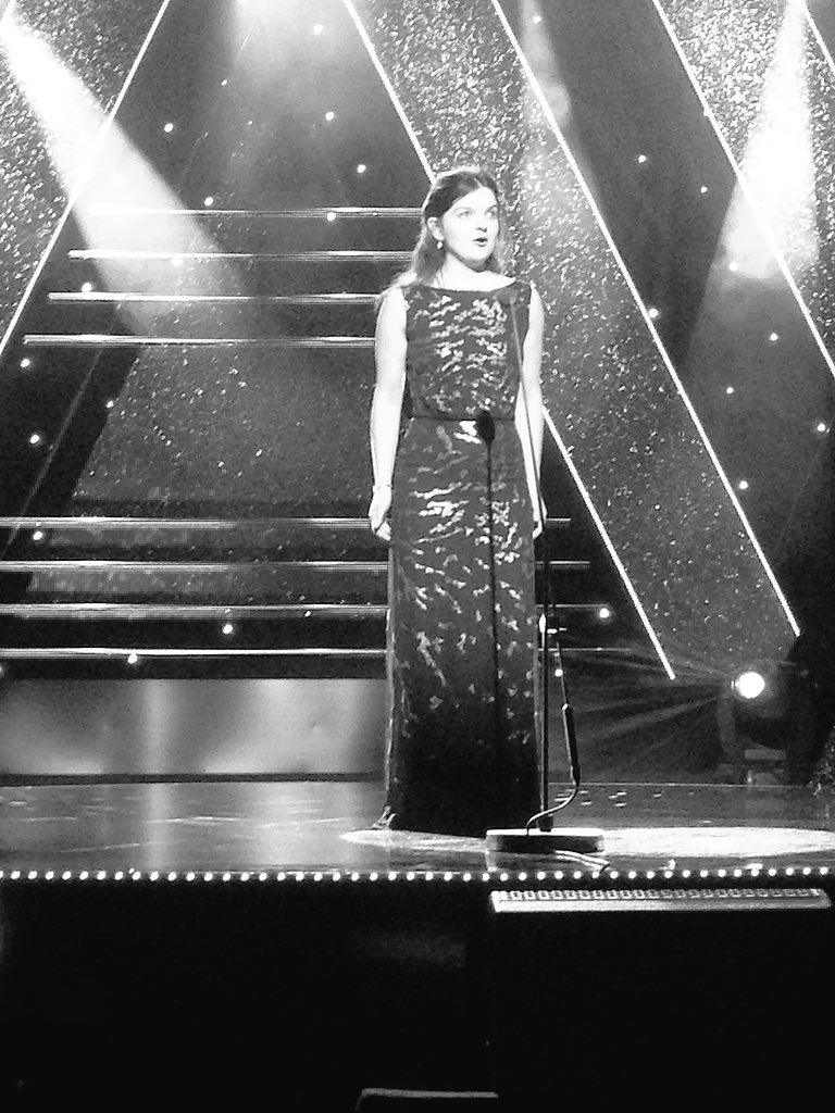 EisteddfodUrdd's tweet photo. @alysmererid yn paratoi ar gyfer noson a hanner heno ar @S4C gydag #YBT2015 #urdd2015 https://t.co/NNtDmTmBTE