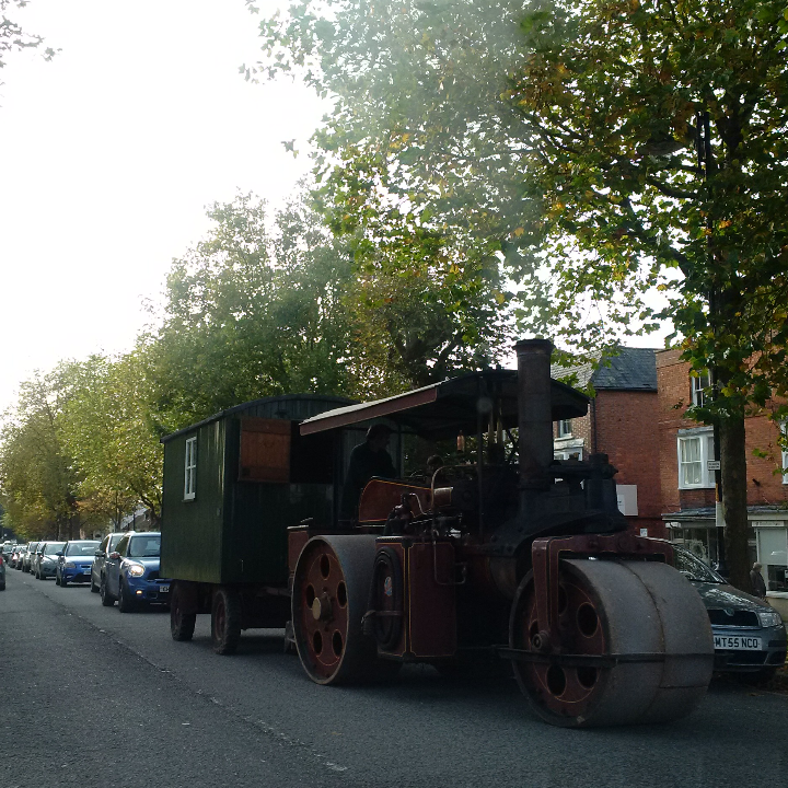 TalkTenterden's tweet photo. Usual traffic in #Tenterden. #onlyintenterden So nice to see old fashioned traffic in our old fashioned high street https://t.co/pLEMJzblJK