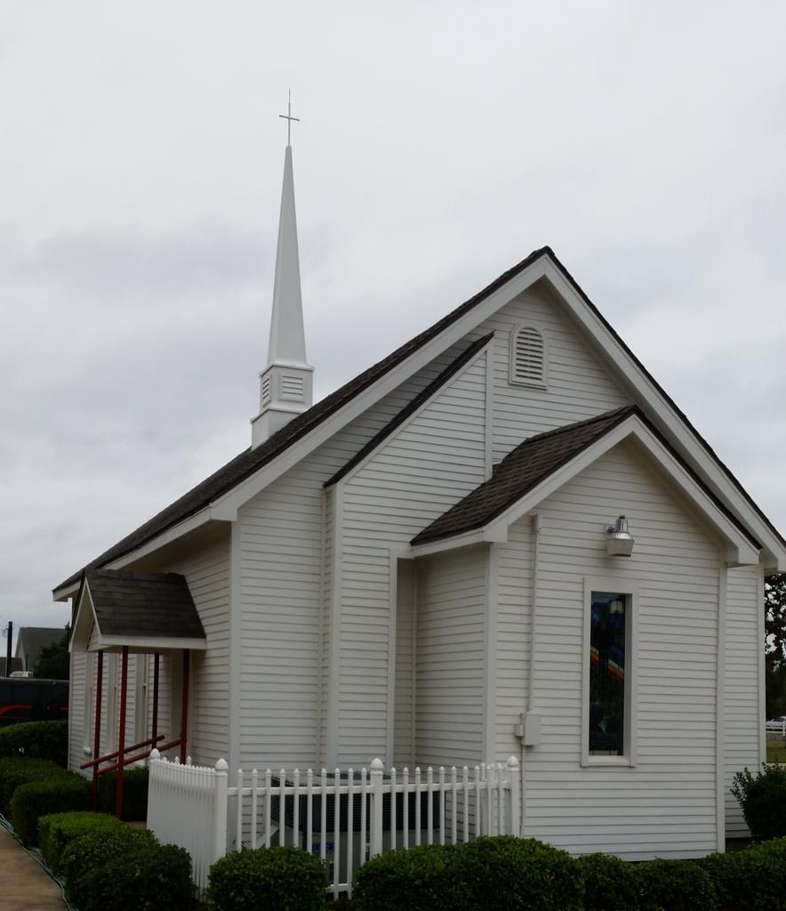 SusanVanVolkenb's tweet photo. The back view of Chinn's chapel, Copper Canyon, TX.
#VanMartins #gospelmusic #singing #praise #ChinnsChapel https://t.co/9DvWqb8PKV