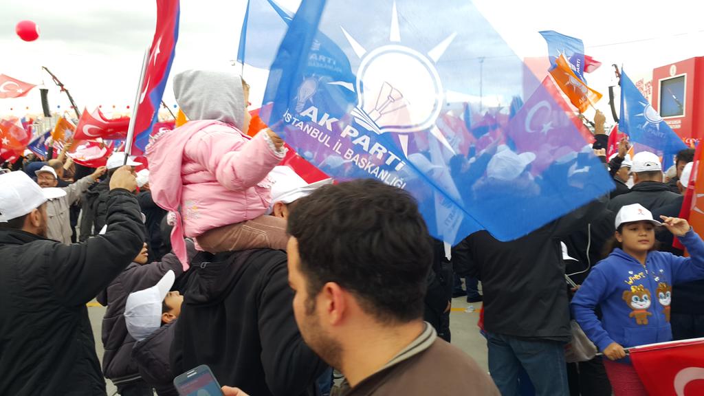 Akkadinzburnu's tweet photo. Vatan bizím, can bizim, İzmir bizim, Van bizim, Bitmeyen Heycan bizim.Tek Sevdamızsın Türkiye.. https://t.co/S8qV3vH9Qt