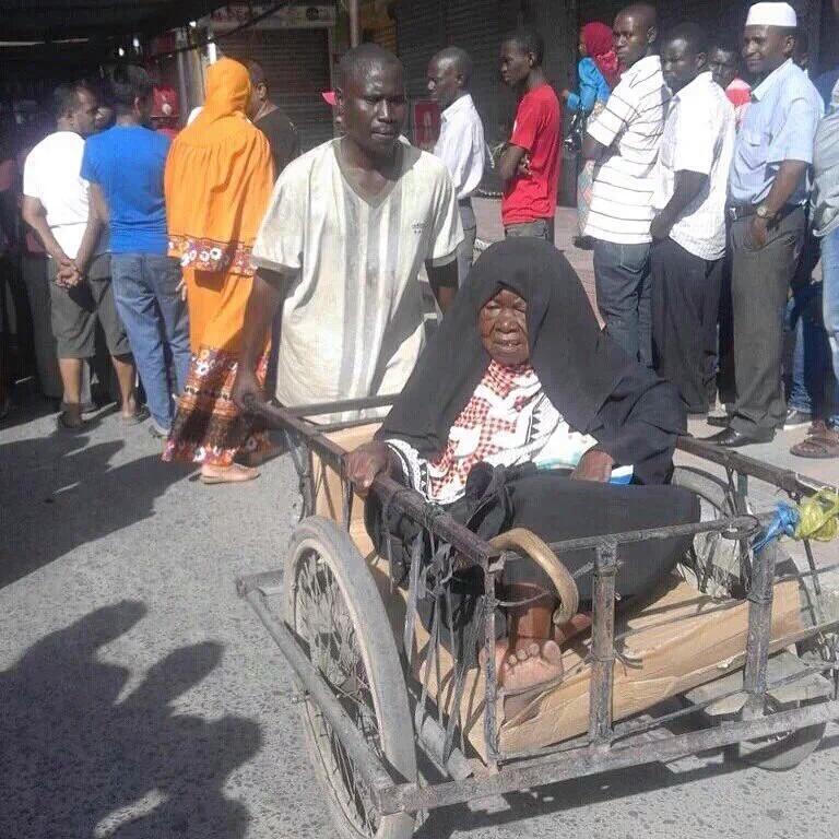 SarahKagingo's tweet image. My picture of the day is of this Mama taken by @AlbertMsando as #TanzaniaDecides, done with civic duty of voting👇