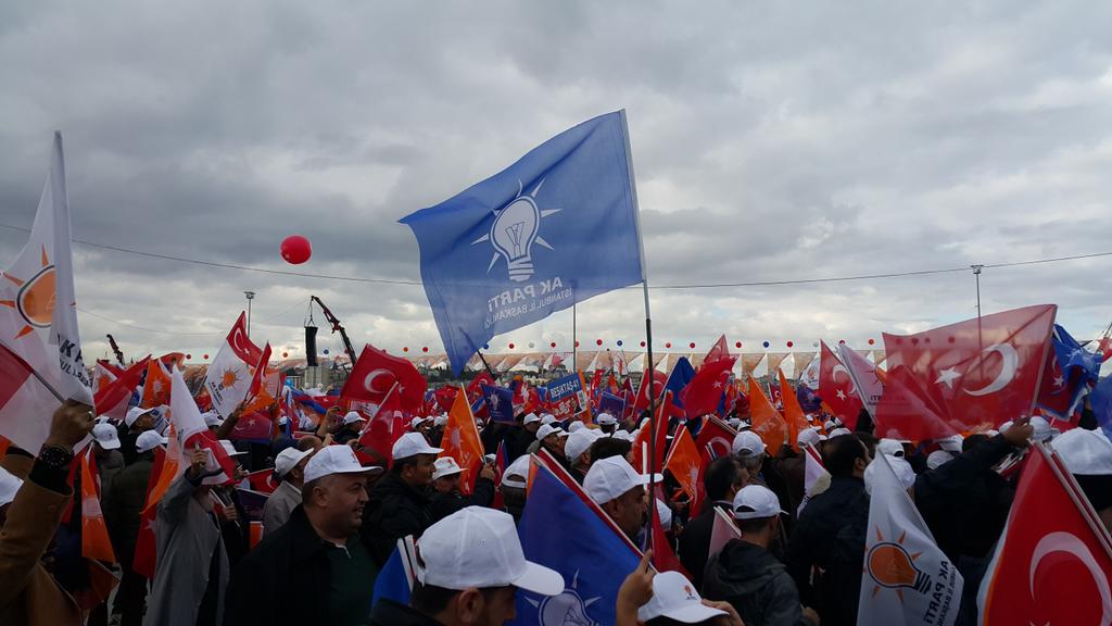 Akkadinzburnu's tweet photo. Vatan bizím, can bizim, İzmir bizim, Van bizim, Bitmeyen Heycan bizim.Tek Sevdamızsın Türkiye.. https://t.co/S8qV3vH9Qt