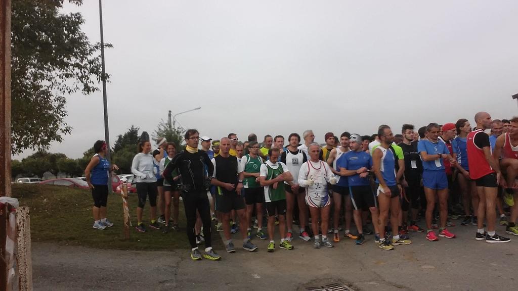 Fisio2000Genova's tweet photo. La partenza 🔫 dell'edizione 2015 della 'Correndo a Capriata'.👣👏🏃🏆 #Fisio2000Running #Telemetry 📉📈 https://t.co/wlqZbUsi45