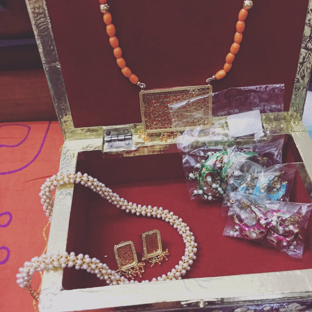 MuktaPassi's tweet photo. Reached home. Started sorting my stuff and loving every bit of it. #AllGoodThings #BlingIsIn https://t.co/RY84YiegqY