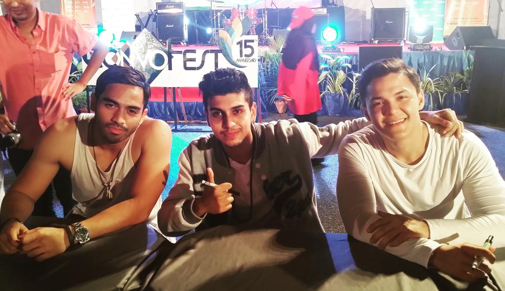 CONVOFEST_UTP's tweet photo. Meet & Greet Session at Warner Music Concert #UTPCONVOFEST2015 #warnermusic @warnermusic_malaysia https://t.co/wLV889VmKD