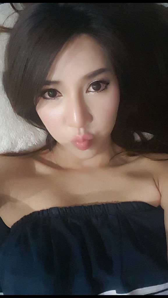 KitaPeeang's tweet photo. Sunday selfie and one from a shoot https://t.co/O4DBH54Kfz