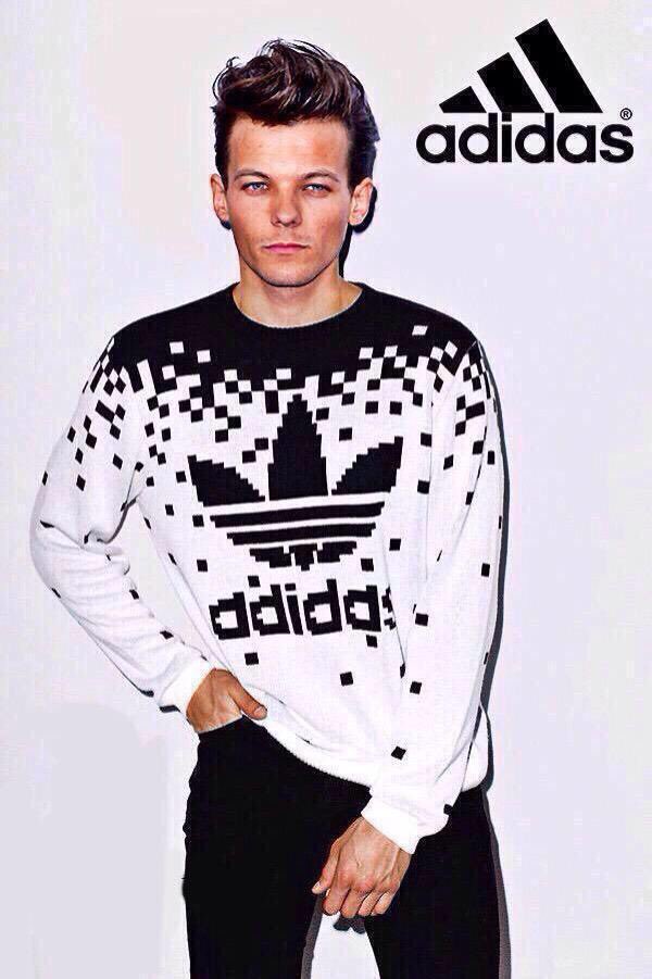 StrawberySpliff's tweet photo. Suis-je la seule à penser que Louis devrait finir mannequin à Adidas durant le break ? #EМABiggestFans1D https://t.co/2NjvddesCK
