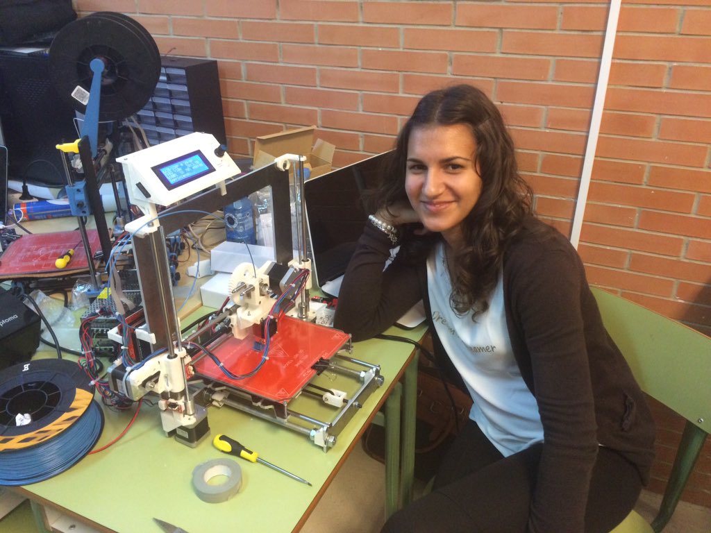 AEPrint3D's tweet photo. Imprimiendo su primera #pieza3D https://t.co/Jz3l9D31Qe