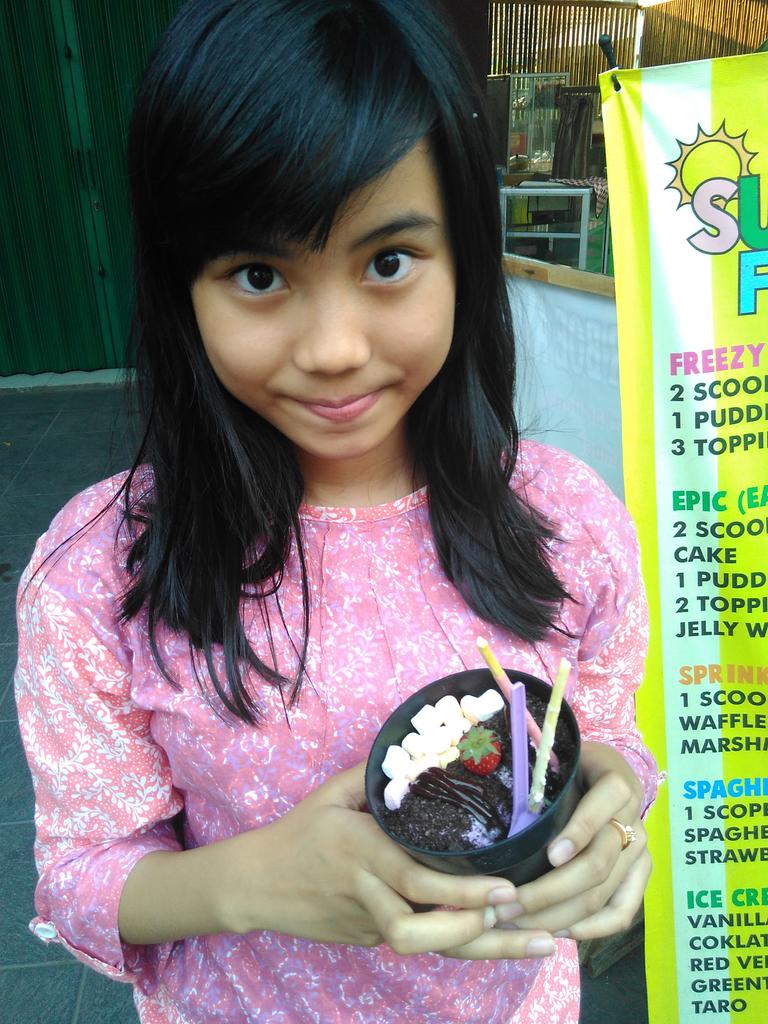 mochooey's tweet photo. Hari ini kita udh closed. Yg mau mampir ditunggu besok di Jl. Kliningan no 9 sebrang SMKN 4 #poticecreambandung https://t.co/1lgy9Qx6Rn