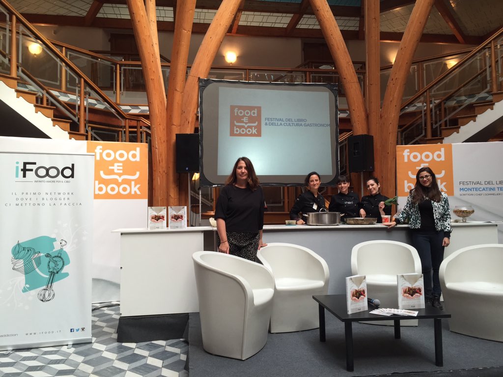 iFoodit's tweet photo. Inizia ora presentazione #illustro dell'atleta con ifoodies @CriPanizzuti @Spadellatissima @CranberryCeC https://t.co/bIrlRzVnlo