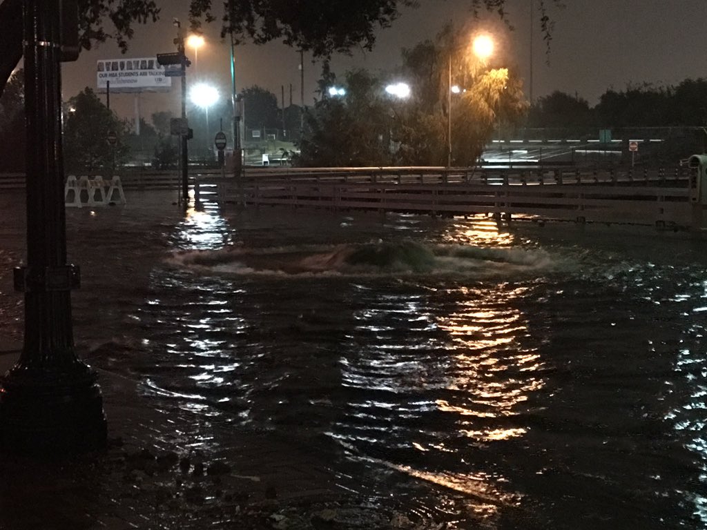 SallyMacFox26's tweet photo. Buffalo Bayou out of its banks at Milam, flooding some downtown streets. @Fox26Houston https://t.co/gBQSo7zWay