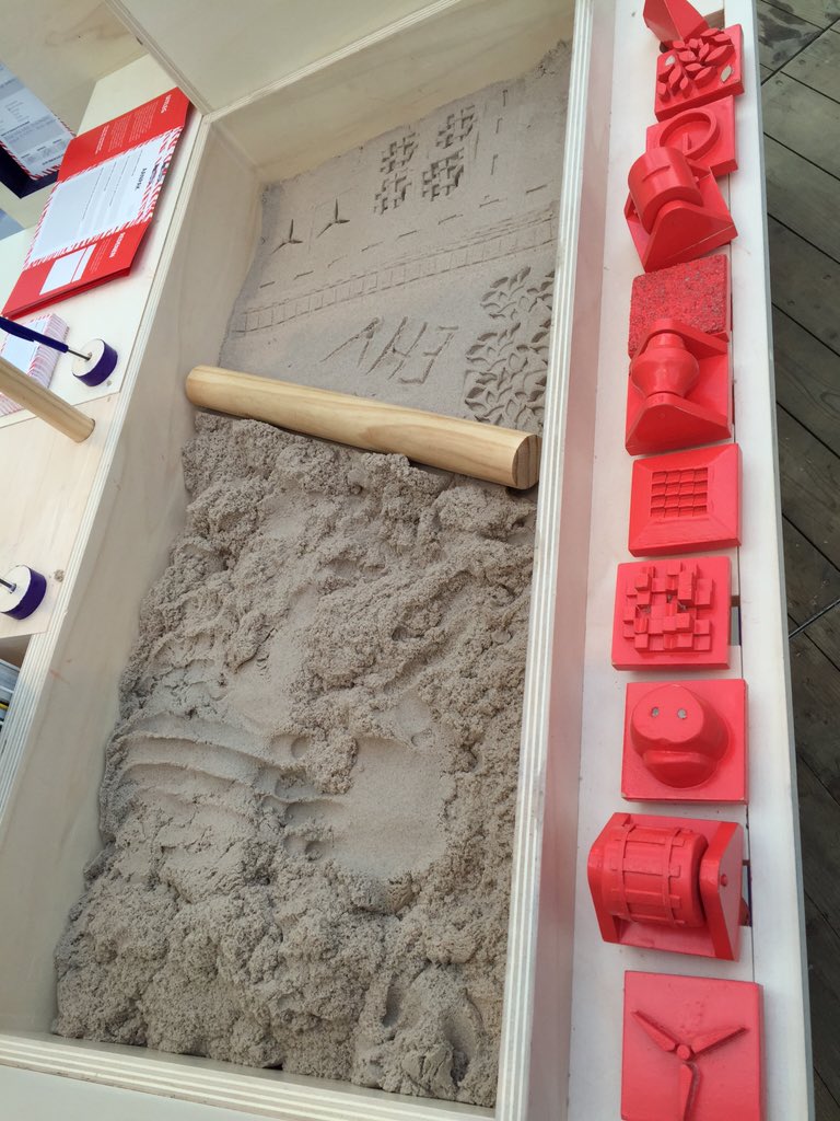 Er wordt weer gewerkt in de zandbak van #kleinbrabant #socialdesign Wat ontbreekt er volgens jou? #dtv