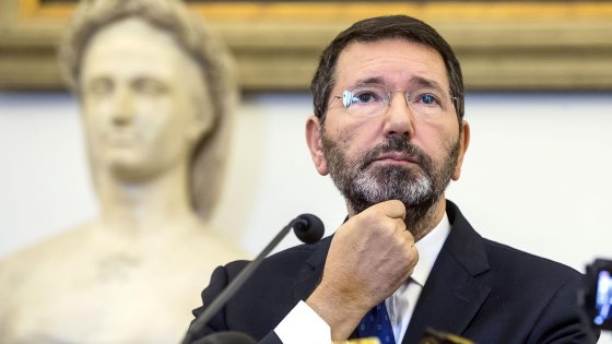repubblica's tweet photo. Roma, 9 consiglieri e cittadini in sciopero della fame per Marino: "Ritiri le dimissioni".… https://t.co/auy7Ds3uEI https://t.co/hw7xHBqXkE