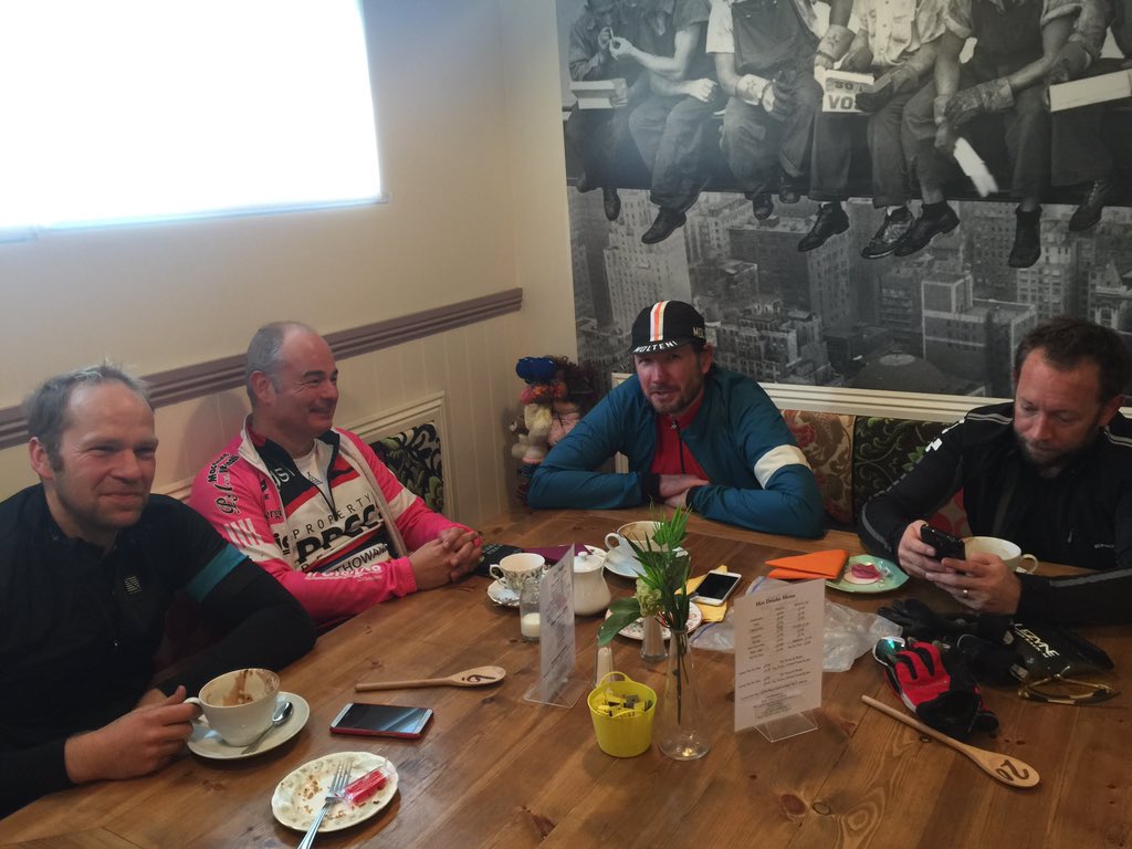 rchatzz's tweet photo. Busy coffee break @Oldclarkey https://t.co/aARFuffb1r