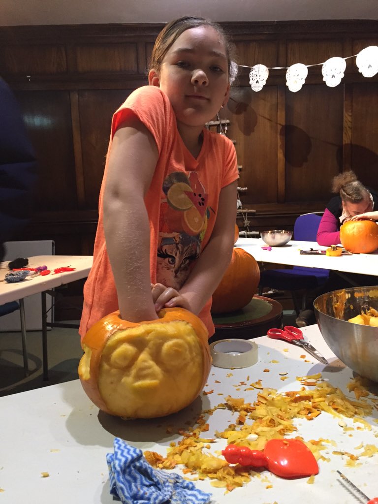 marthanddaisys's tweet photo. Messy fun for Halloween ..... 😆😆#Halloween #pumpkin # BurgessHill #creative #fun https://t.co/ZBHid4FCk7