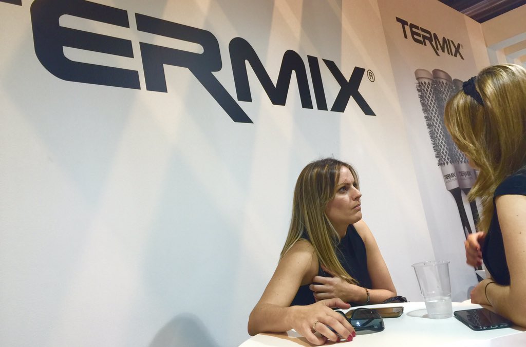 alma_luzon's tweet photo. @alma_luzon preparada para lucir su técnica con @Termix y sus cepillos #TermixEvolution en @salonlookifema https://t.co/X5N8hg7uGQ