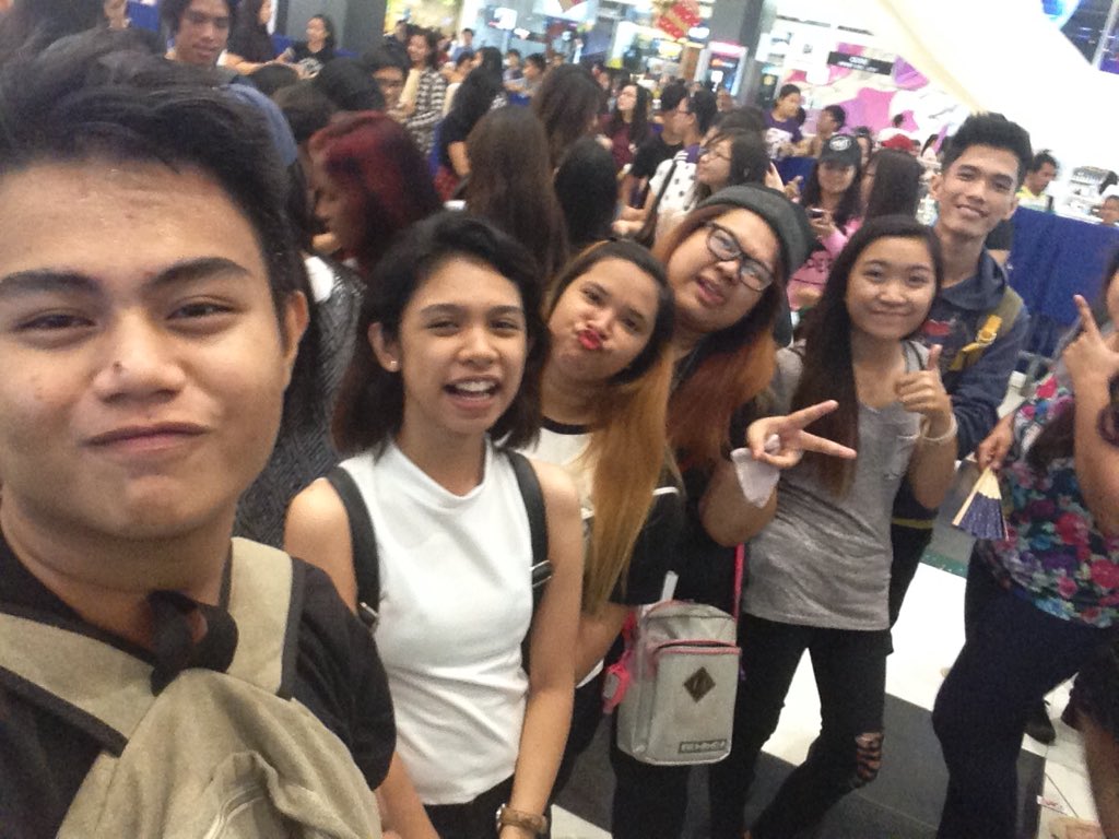 namgi_my_ikigai's tweet photo. With my new friends! 😻😻😻
See you all again for the #newbrokenstream on Nov1! #SGFG5SOSLaunchPH https://t.co/rUQIr35X79