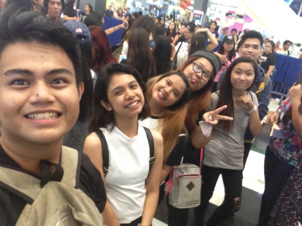 namgi_my_ikigai's tweet photo. With my new friends! 😻😻😻
See you all again for the #newbrokenstream on Nov1! #SGFG5SOSLaunchPH https://t.co/rUQIr35X79