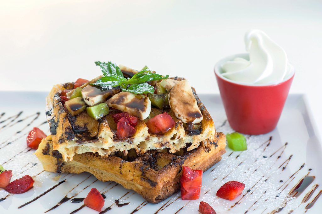 theboxcoffee's tweet photo. Pazar gününüze anlam katan lezzetler The Box Coffee'de sizleri bekliyor...
#theboxcoffee #waffle #fruit https://t.co/N3RNJIaWg6